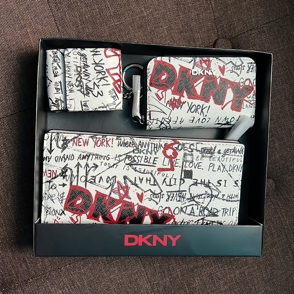 Dkny Gia 3-1 Wallet Gift Set - Picture 2 of 7